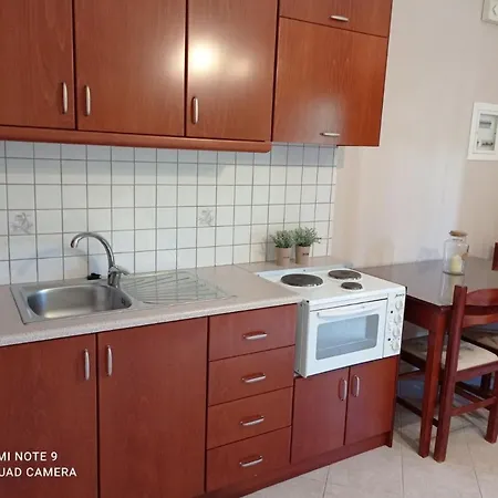 Nisos Family Apartman Jéni
